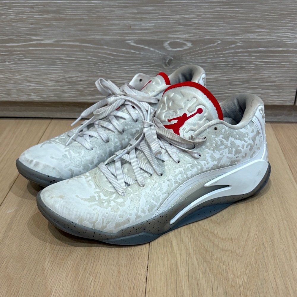 US men’s 10 Jordan Zion 3 Basketball shoes